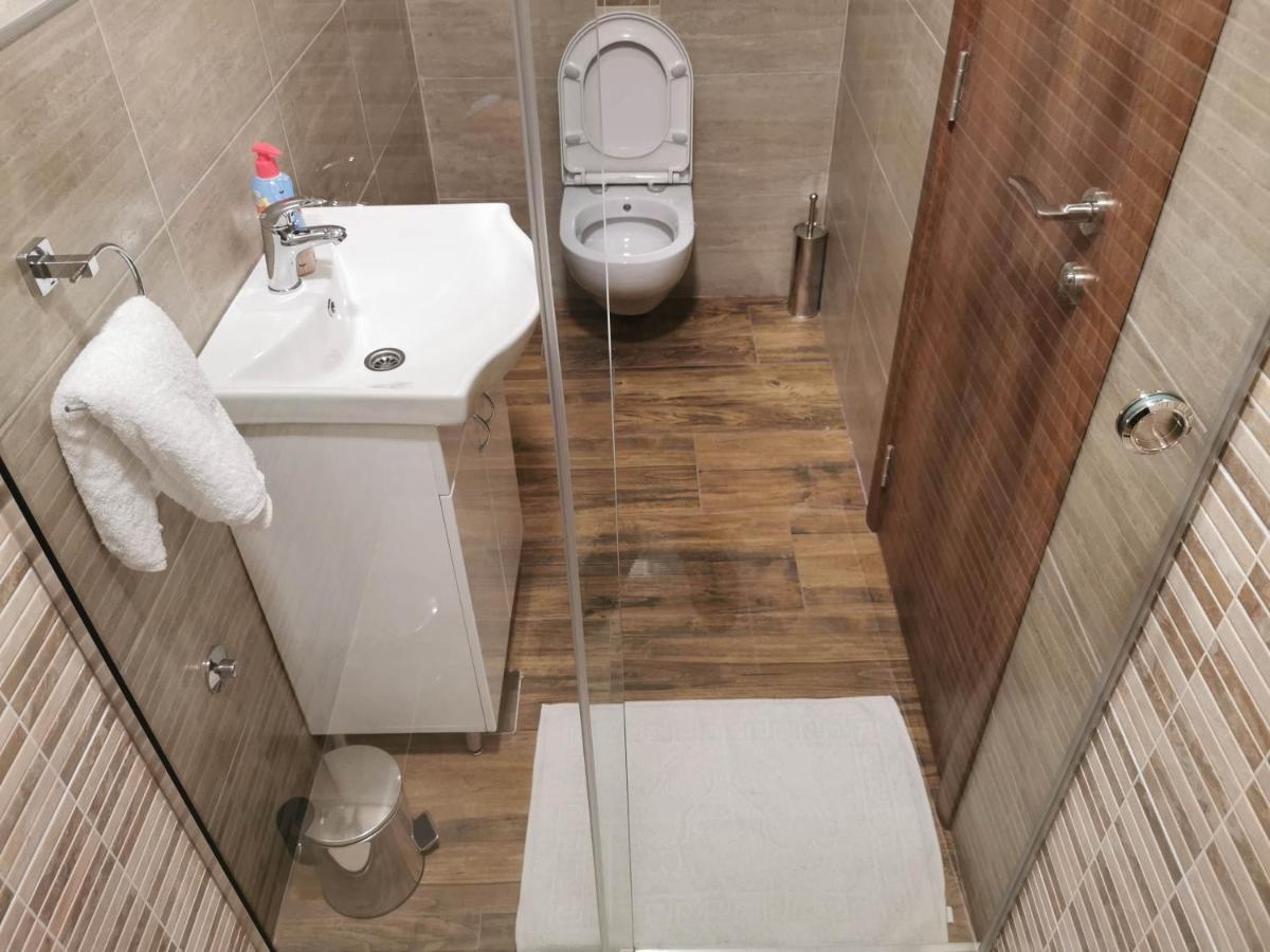 Sobe I Apartmani Casa Mia Pecinci Exterior foto