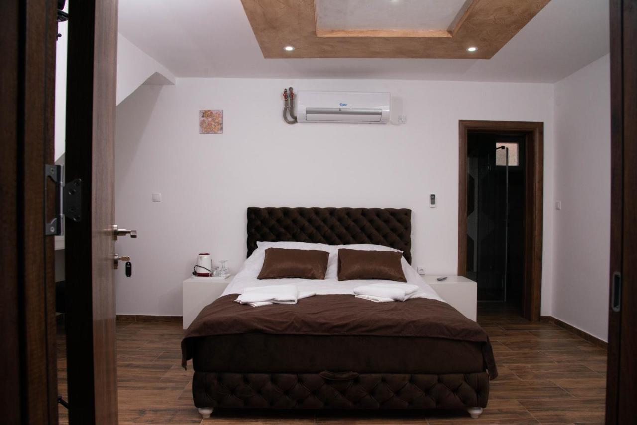 Sobe I Apartmani Casa Mia Pecinci Exterior foto
