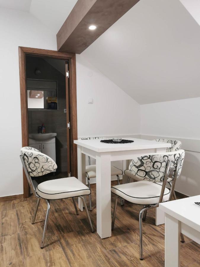 Sobe I Apartmani Casa Mia Pecinci Exterior foto