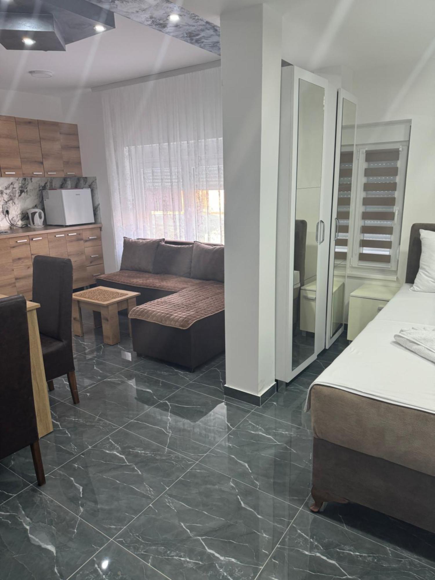 Sobe I Apartmani Casa Mia Pecinci Exterior foto